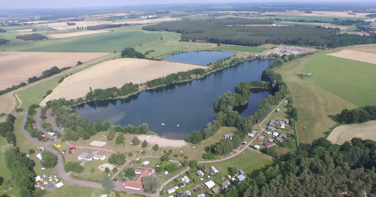 Liegt der Touristenzentrum Zabakuck am See?