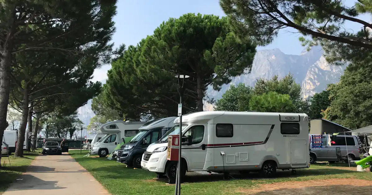 Liegt der Camping Arco Lido am See?