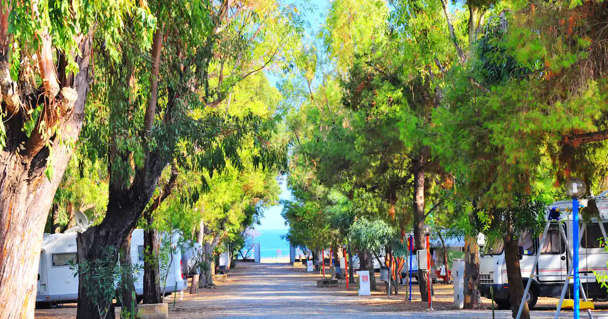 Liegt der Camping Area Sosta Costa Splendente am Meer?