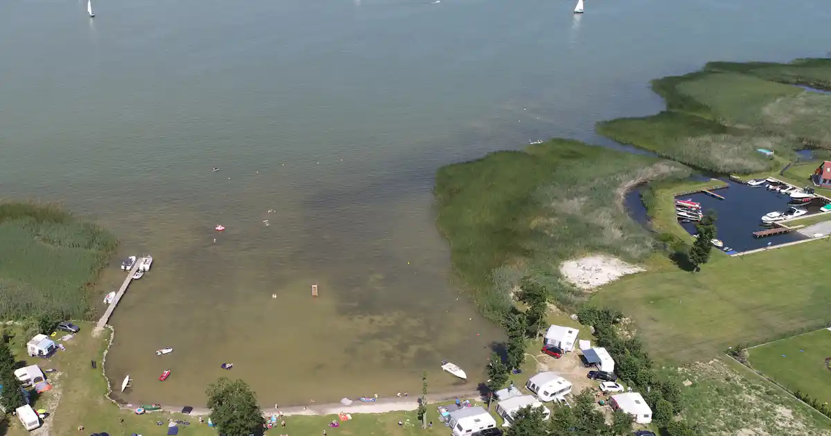 Liegt der Camping Echo am See?