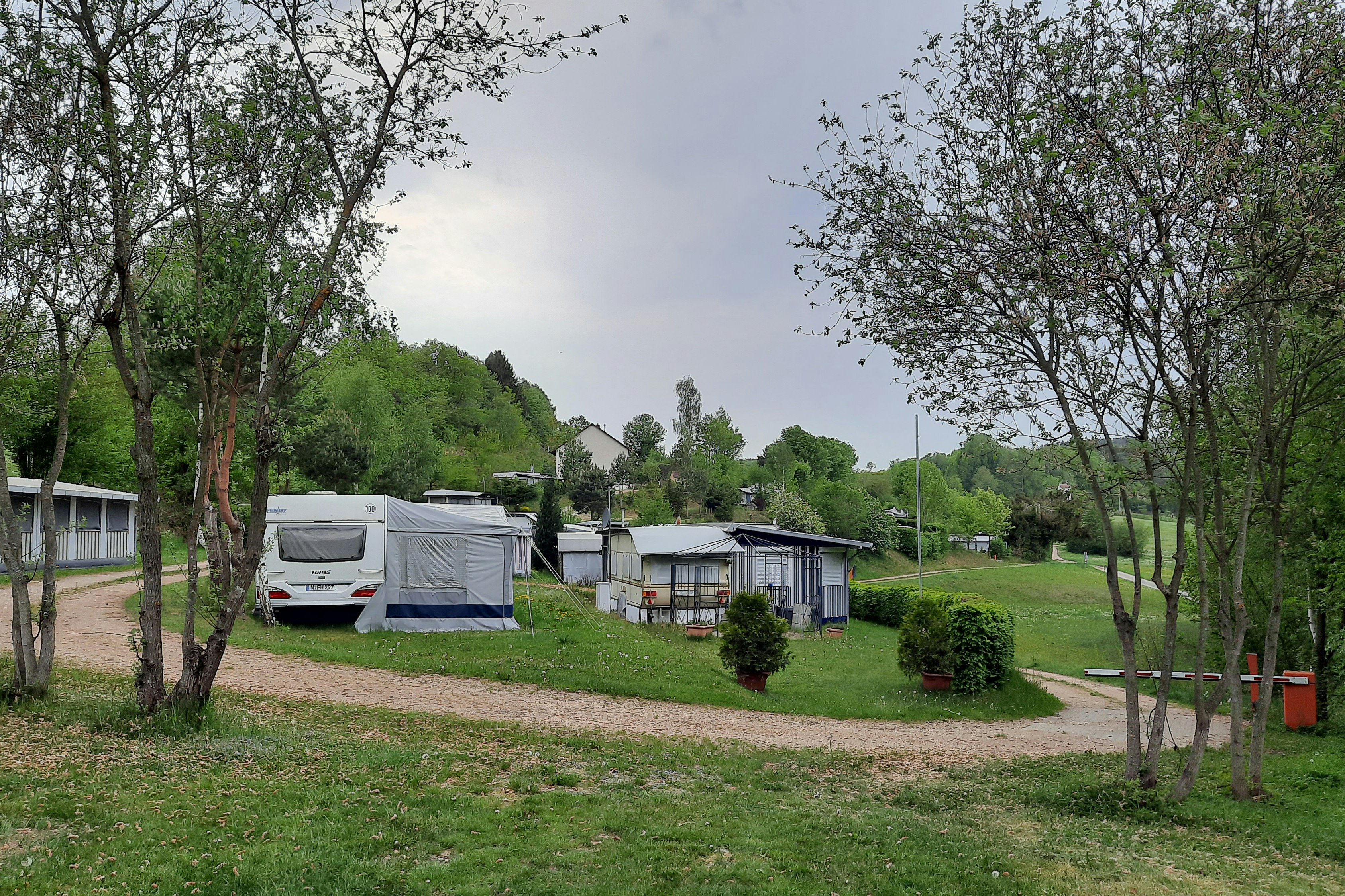 camping gaskocher kartuschen Camping Gaskocher Set 8x Gas Kartusche + 1 Kocher mit Koffer main image 1