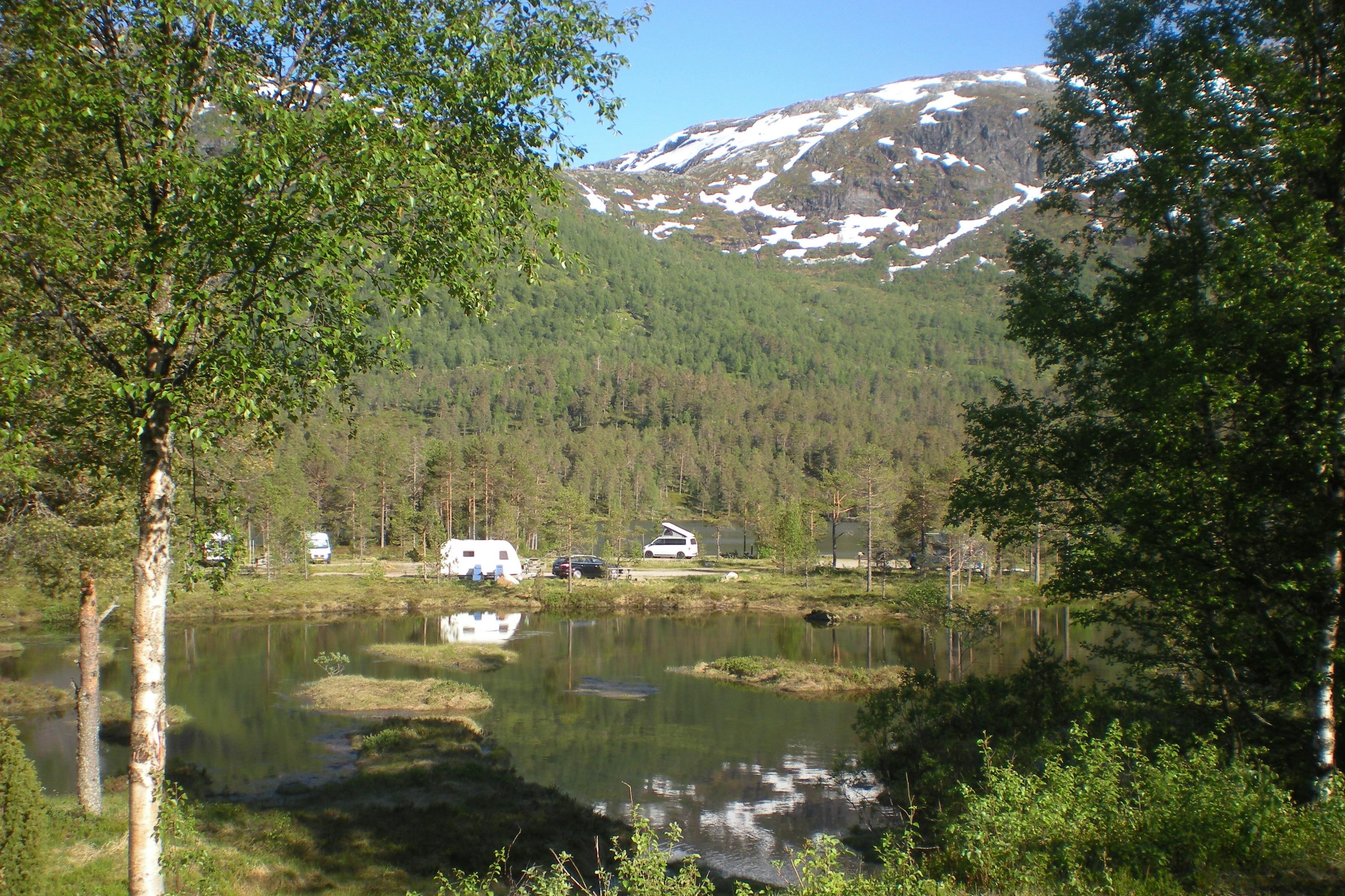 Liegt der Camping Hov Hyttegrend am See?