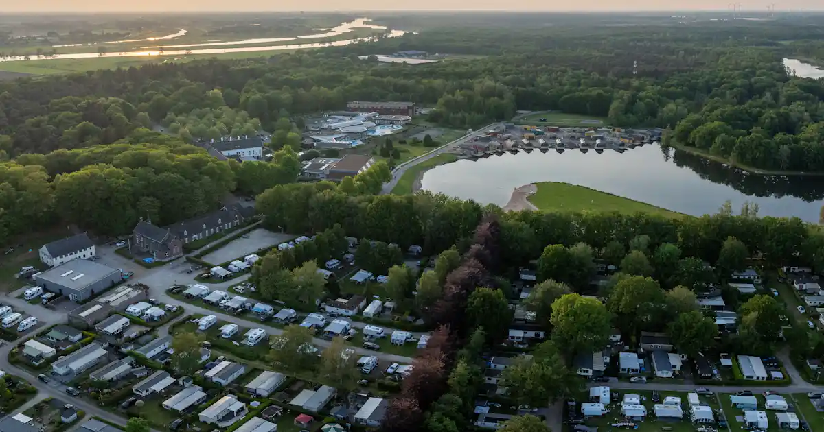 Liegt der Camping Klein Vink am See?