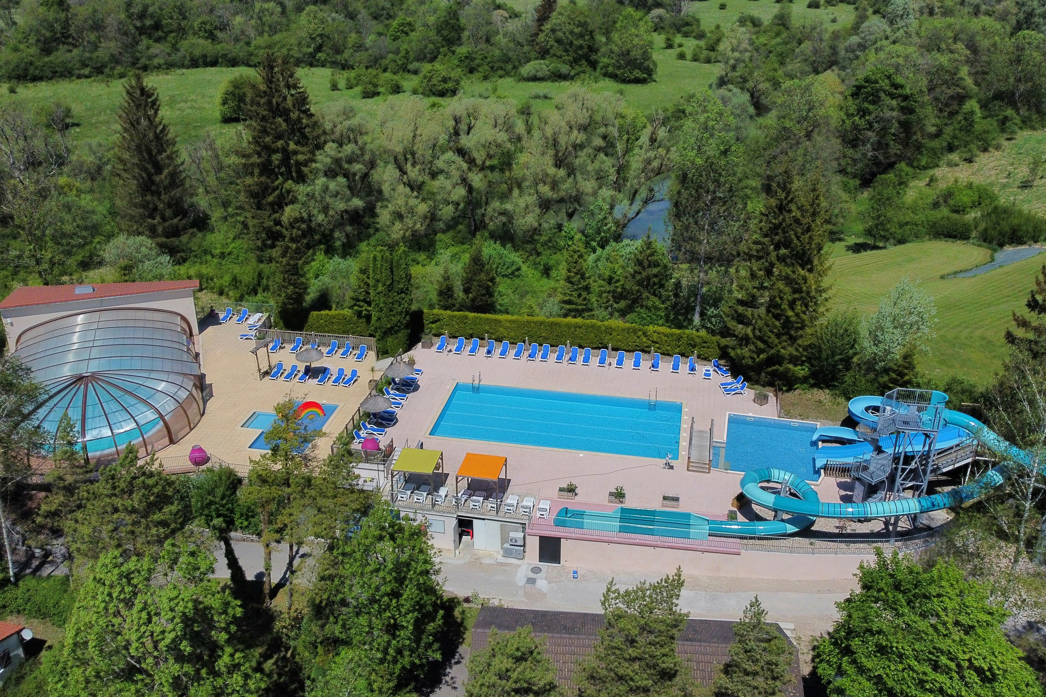 Liegt der Camping Le Moulin am Fluss?