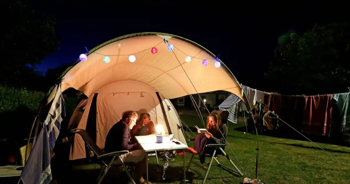 Sind Hunde auf Camping Les Falaises erlaubt?