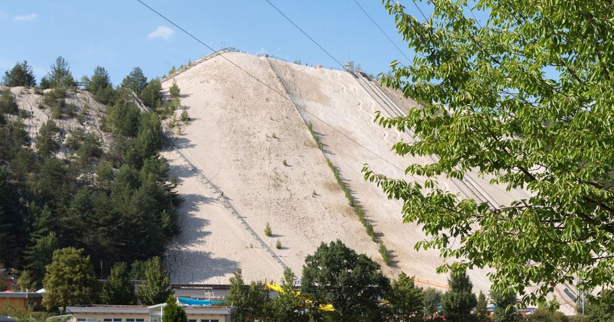 Discover Monte Kaolino in Germany, a sand dune for… skiing!