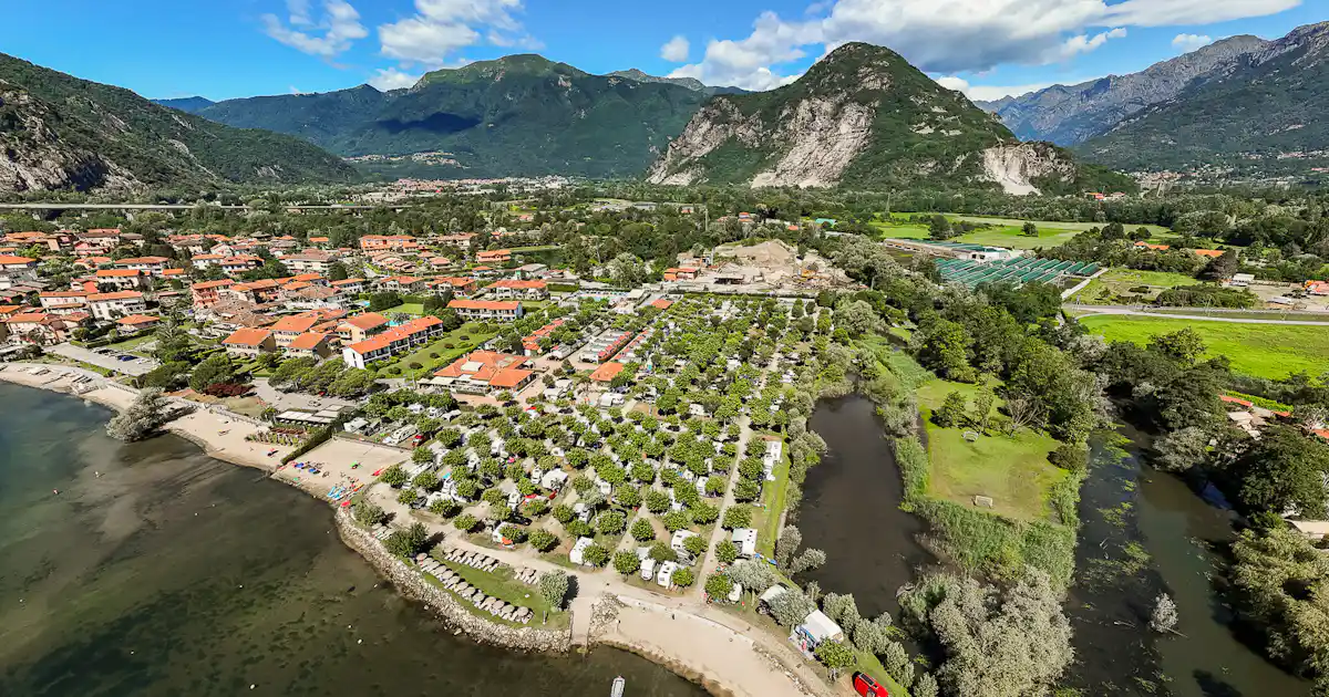 Liegt der Camping Residence & Lodge Orchidea am See?