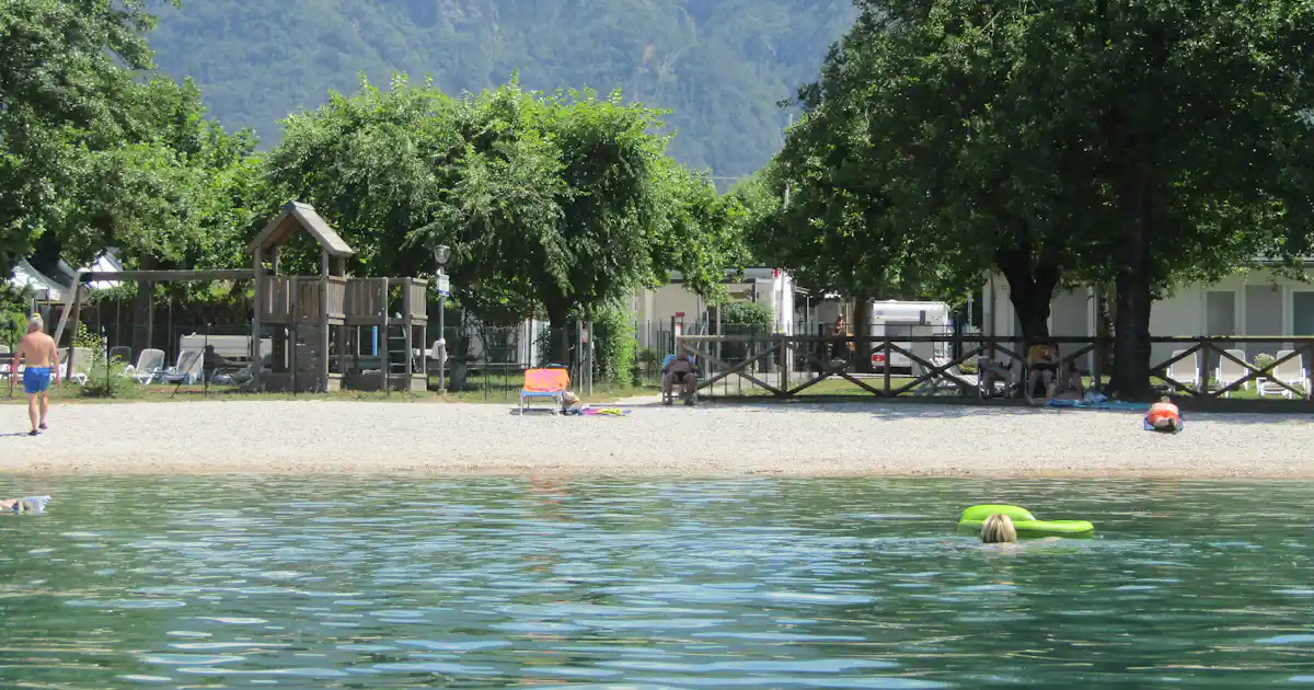 Liegt der Camping Spiaggia am See?