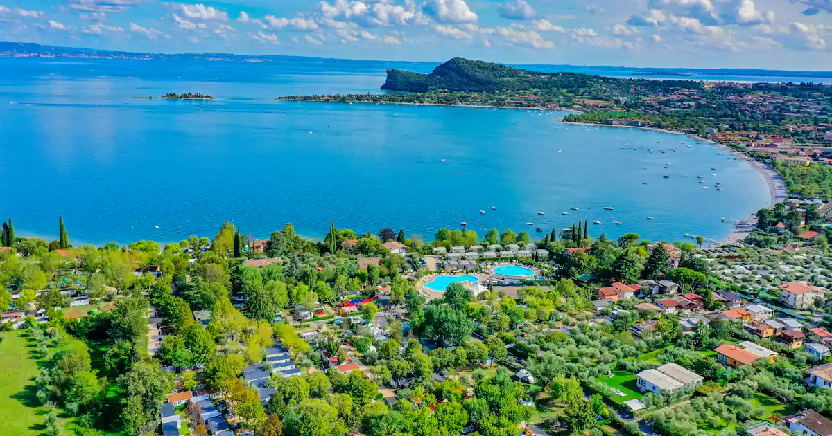 Liegt der Camping Village Europa Silvella am See?