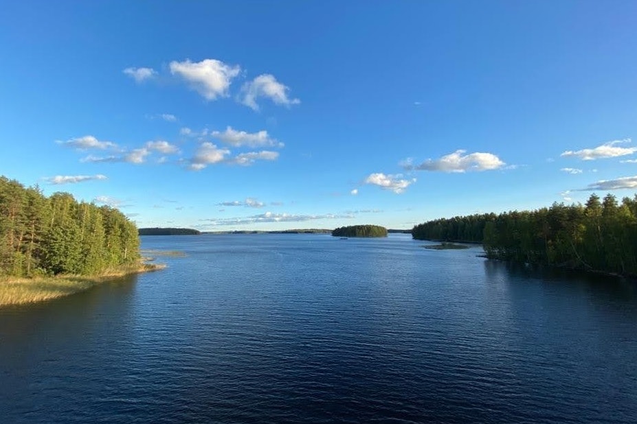 Liegt der Punkaharju Resort am See?