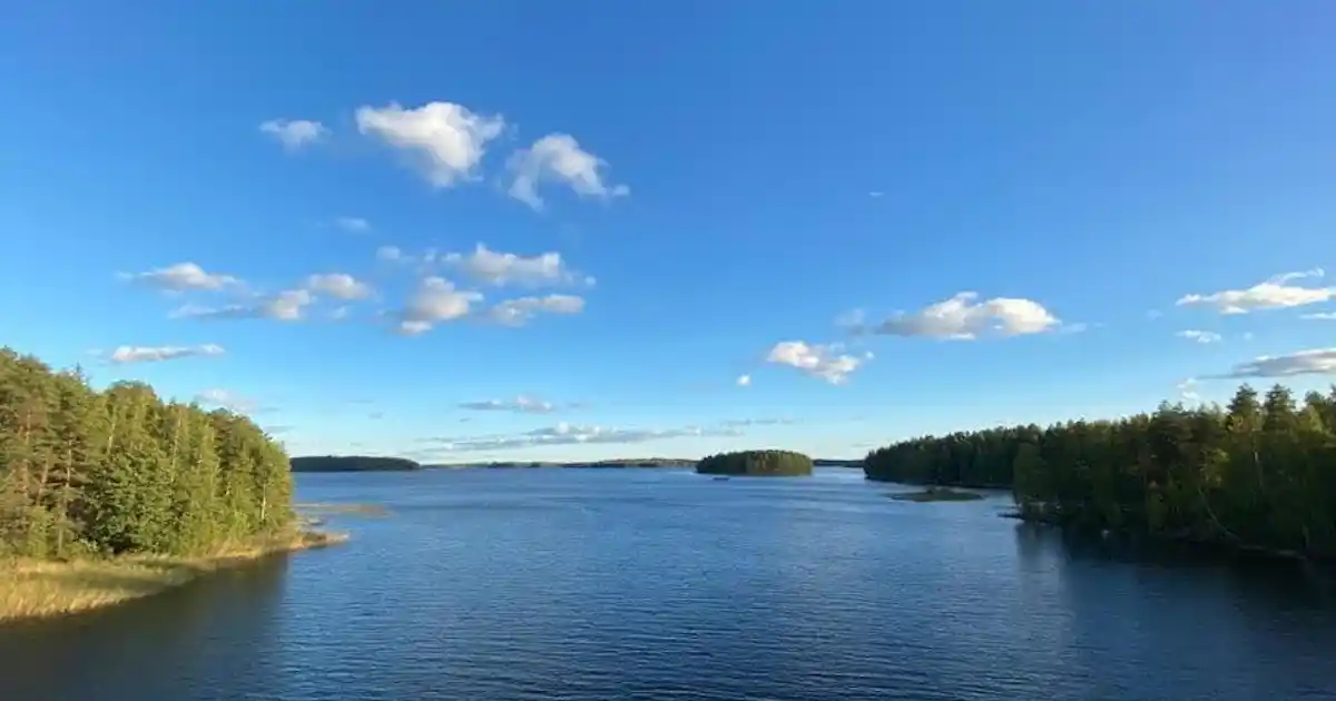 Liegt der Punkaharju Resort am See?